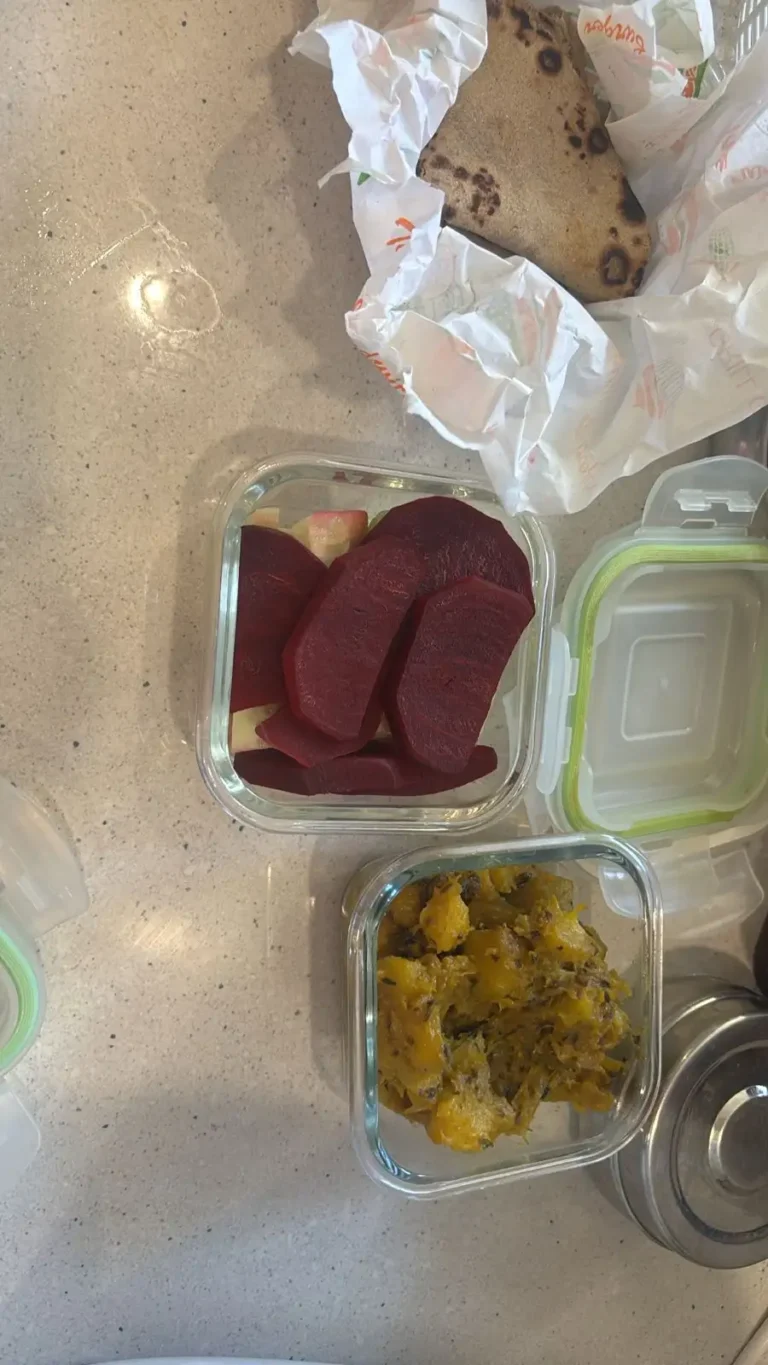 Diet Tifin box with beetroot & sabji
