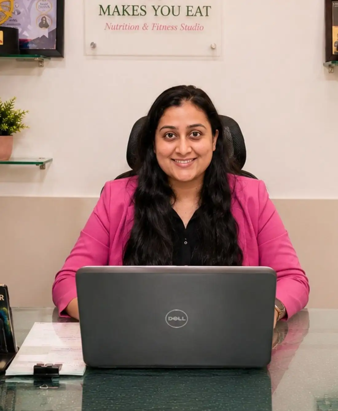 Online dietitian for Qatar Dt. Foram Modi with her laptop.