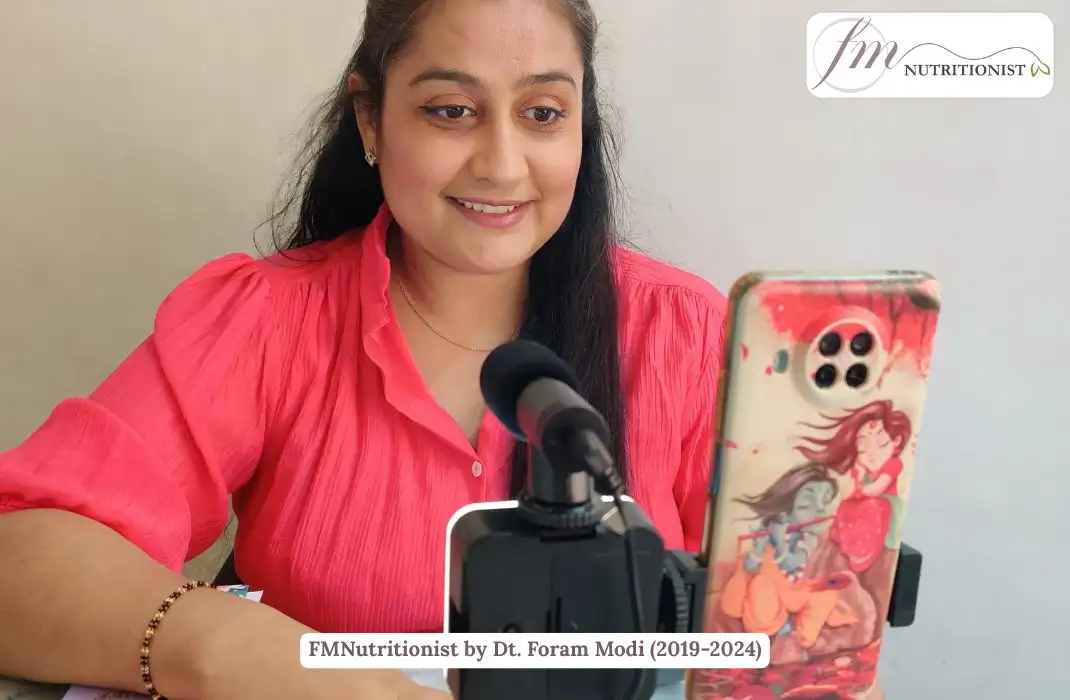 Dt. Foram Modi doing consultation during her tenure at FMNutritionist.