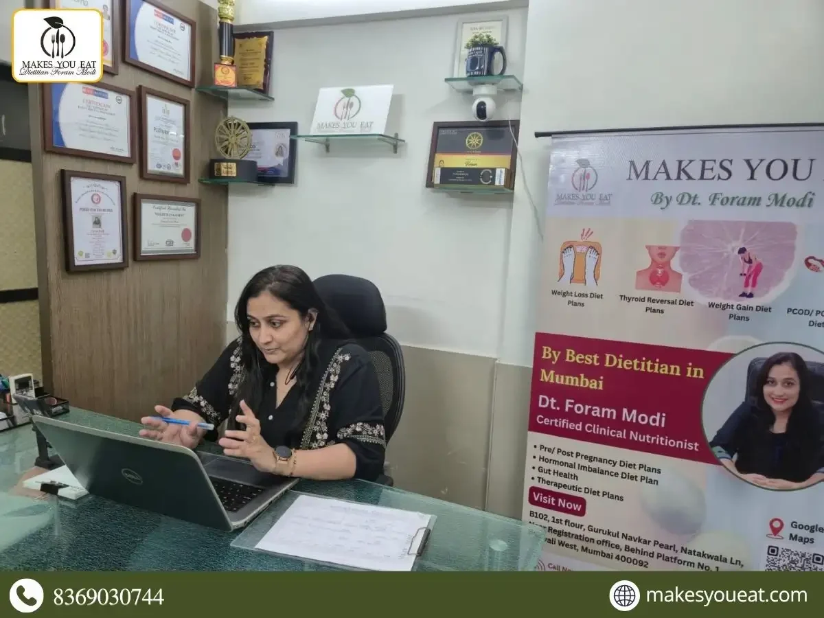 Dt. Foram Modi doing online nutrition consultation.