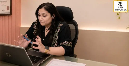 Nutritionist Dt. Foram Modi doing online consultation via Video call.